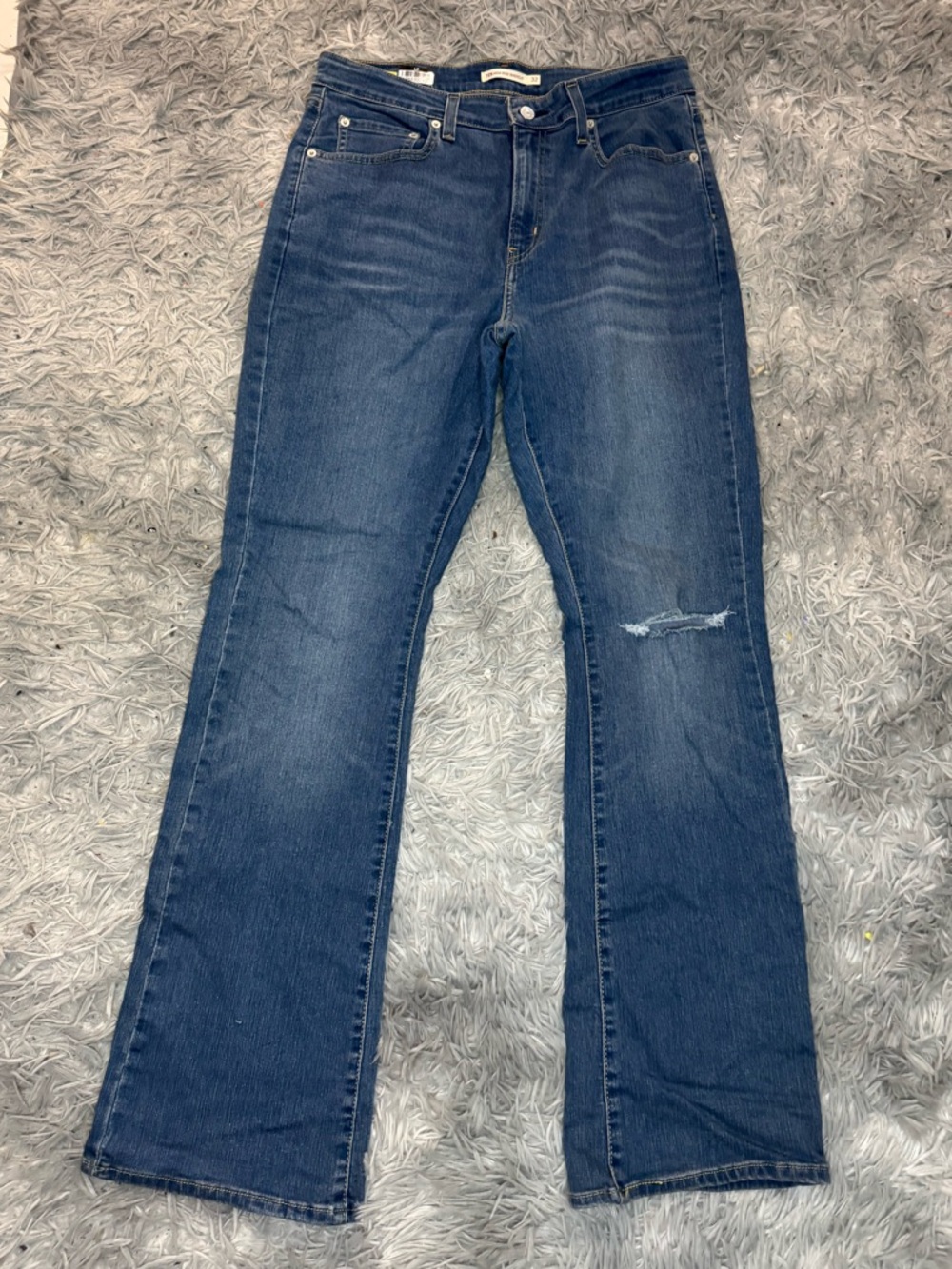 Levi’s Women’s High Rise Bootcut Distressed Jeans - Medium Wash Size 32x32 NWOT